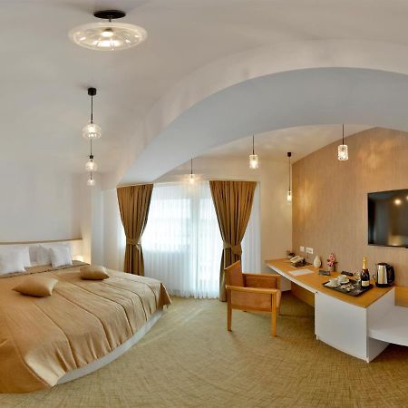 Hotel Condor Tulcea Bagian luar foto