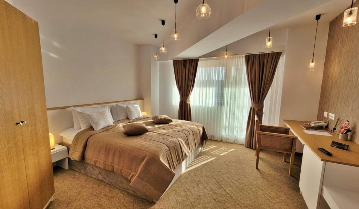 Hotel Condor Tulcea Bagian luar foto
