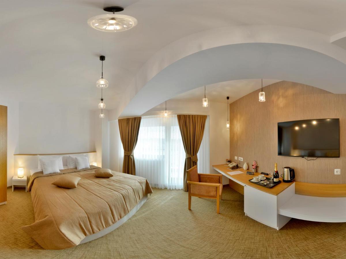 Hotel Condor Tulcea Bagian luar foto