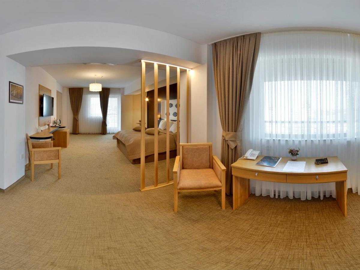 Hotel Condor Tulcea Bagian luar foto
