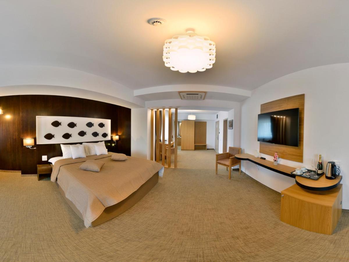 Hotel Condor Tulcea Bagian luar foto