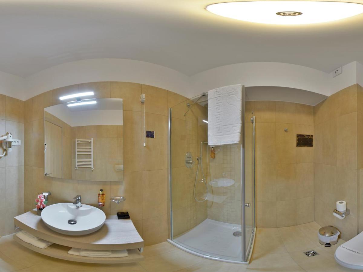 Hotel Condor Tulcea Bagian luar foto