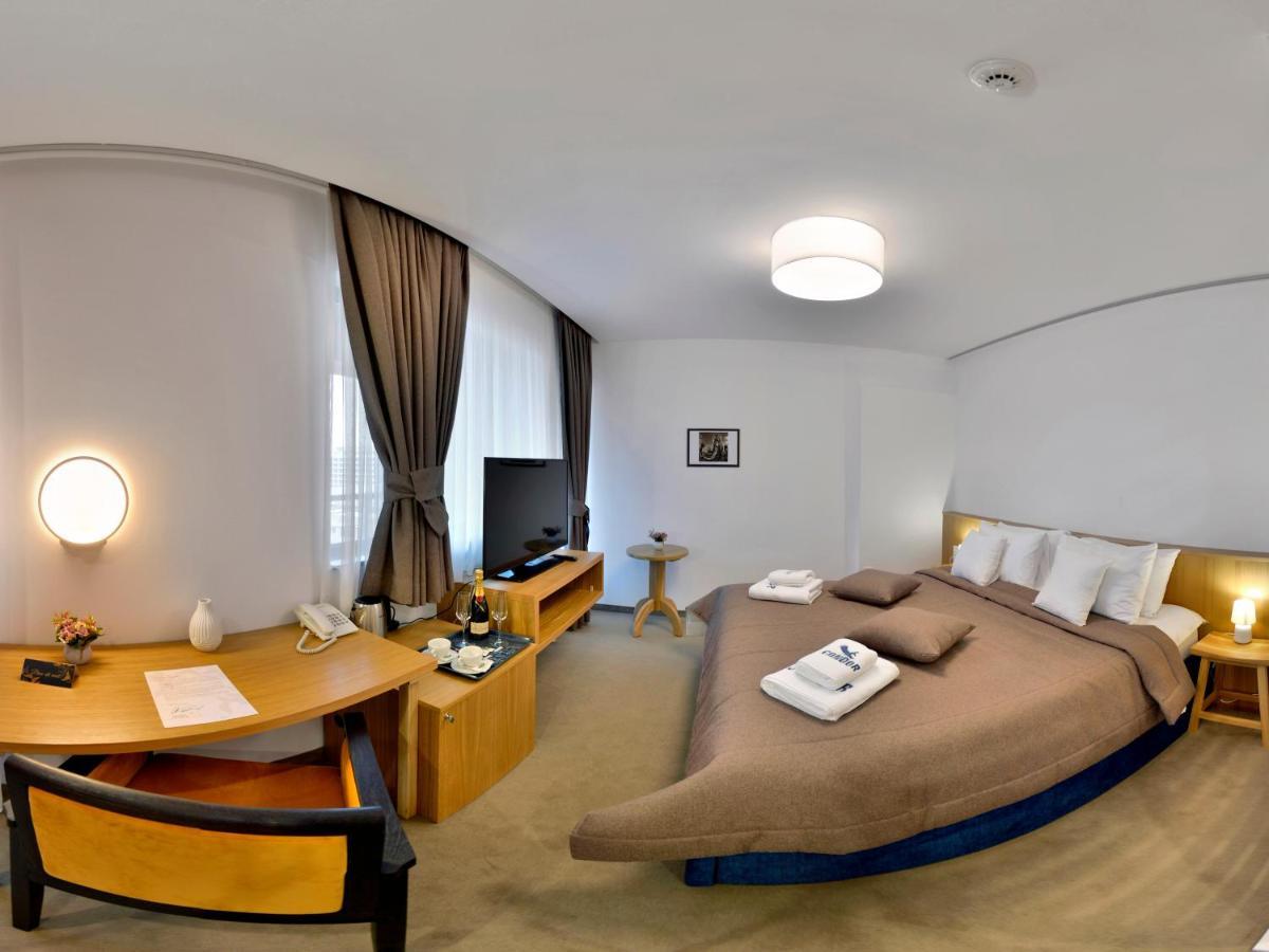 Hotel Condor Tulcea Bagian luar foto