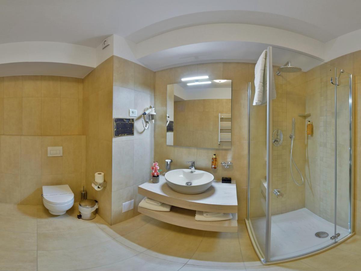 Hotel Condor Tulcea Bagian luar foto